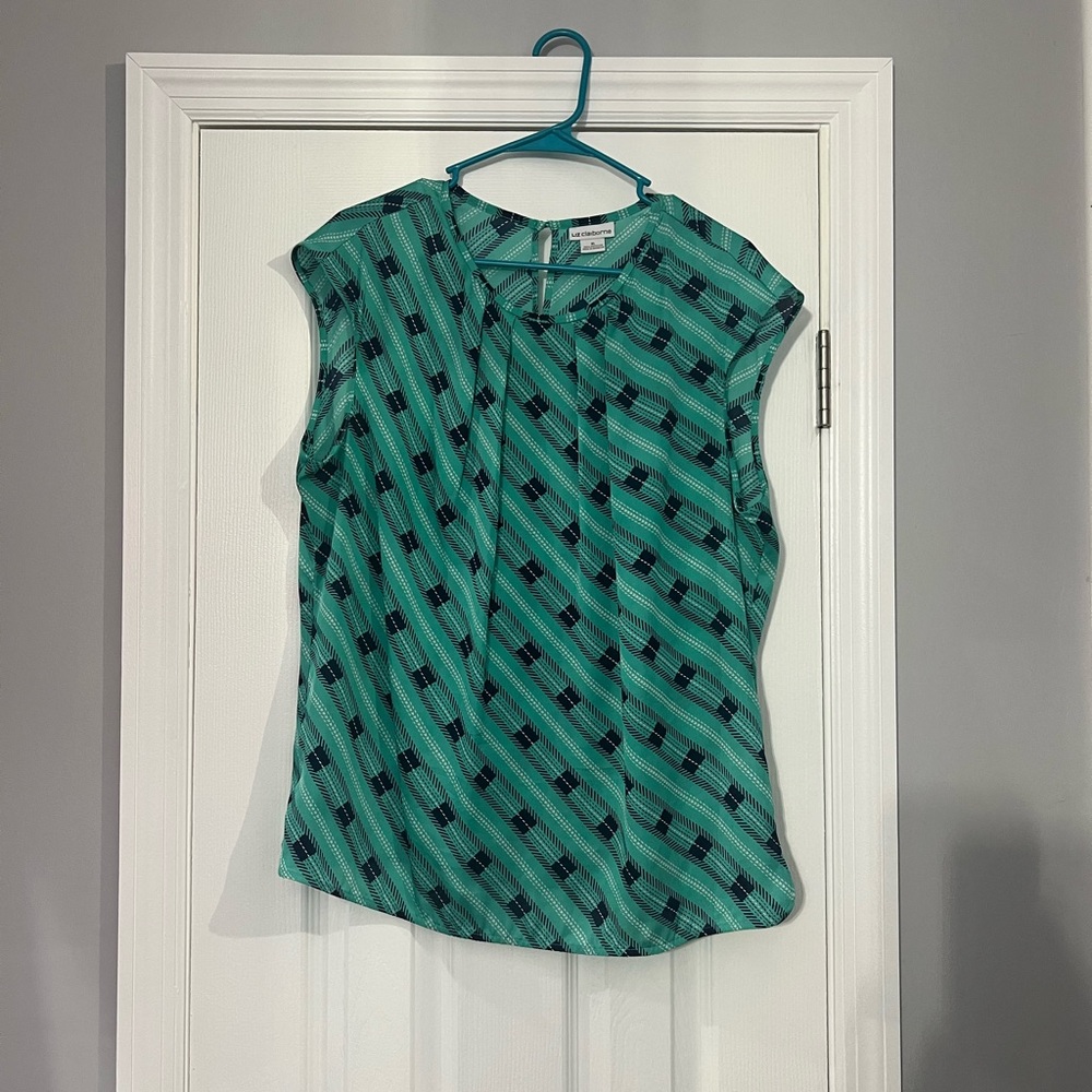 Liz Claiborne Green Sleeveless Blouse with Geometric Pattern